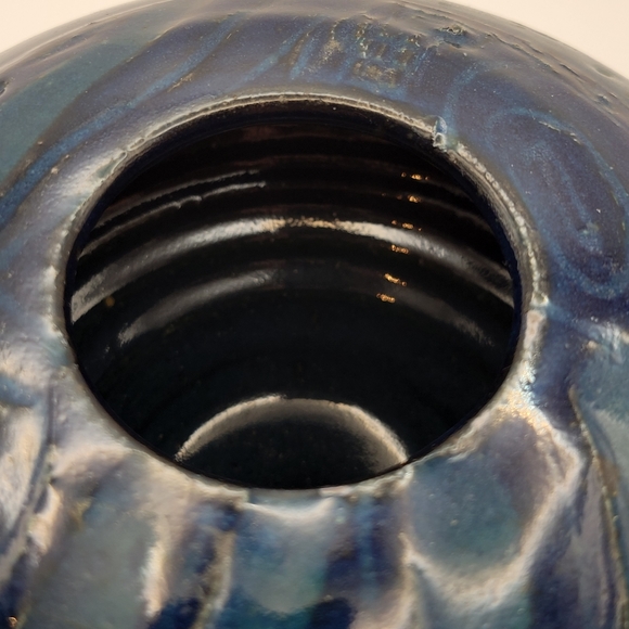 Handthrown Art Pottery Drip Glaze Vase. Beautiful Texture and design. - Picture 3 of 7